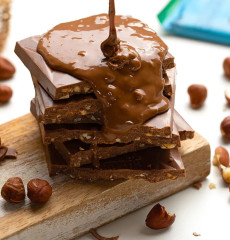 BARRA DE CHOCOLATE 70% CACAU + AVELÃ 80G