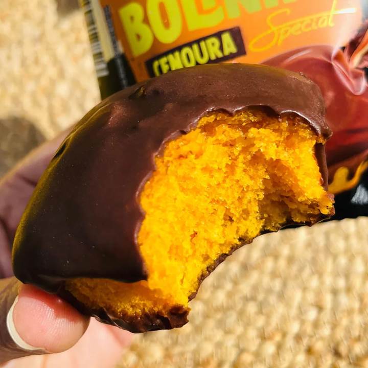 Bolinho De Cenoura Com Pistache